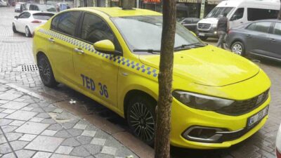 Zeytinburnu'nda taksici Erhan Çiftçi, sabah saatlerinde evinin önünde bıçaklanarak yaşamını