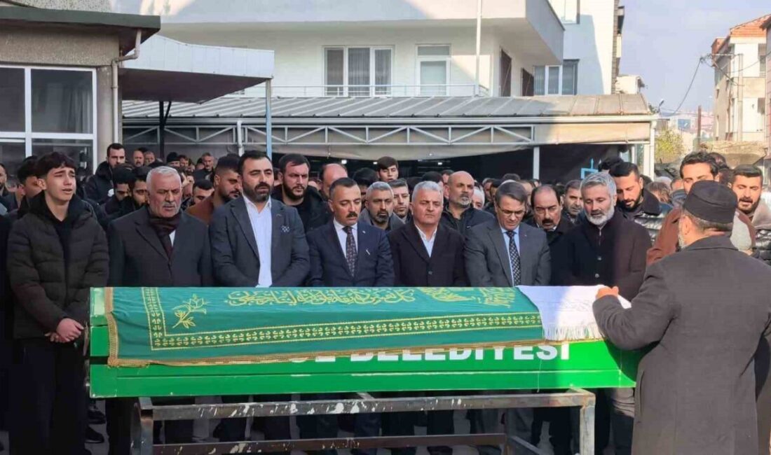 Bursa’da Zincirleme Kazada Hayatını Kaybeden Mobilyacı Çetin Serbest İnegöl’de Defin Edildi Bursa'da gerçekleşen zincirleme kazada ağır yaralanan mobilyacı Çetin Serbest, hastanede