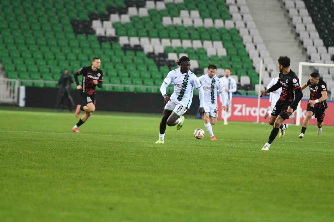 Ziraat Türkiye Kupası 4. Tur maçında Sakaryaspor, sahasında Gençlerbirliği'ne 5-0