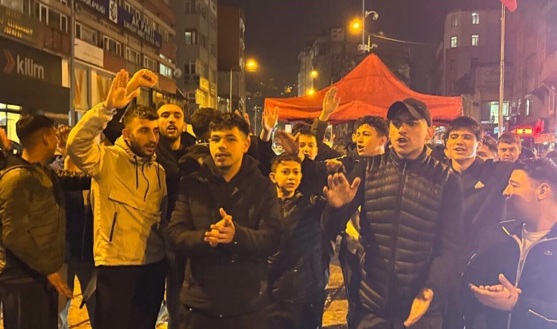 Zonguldakspor taraftarları, Bora Amasralı öncülüğünde yaptıkları açıklamada, Sincan Belediyesi Ankaraspor-Nazillispor