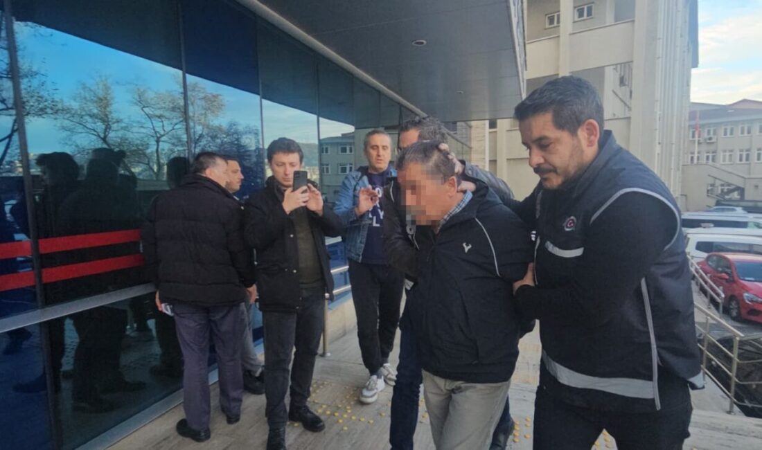 Zonguldak’ta Dini İnançları Kullanarak Dolandırıcılık Yapan Şüpheli Gözaltına Alındı Zonguldak’ın Kozlu ilçesinde, dini inançları istismar ederek insanları dolandırdığı iddia