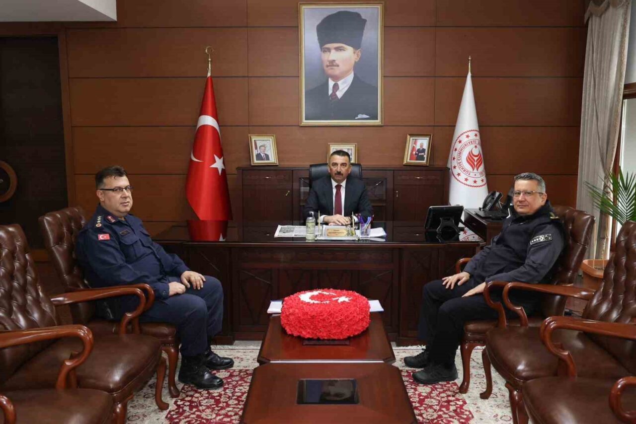 Zonguldak’ta Asayiş ve Güvenlik Konularında Toplantı Gerçekleştirildi Zonguldak’ta Vali Osman Hacıbektaşoğlu başkanlığında, İl Jandarma Komutanı Orhan Kaş