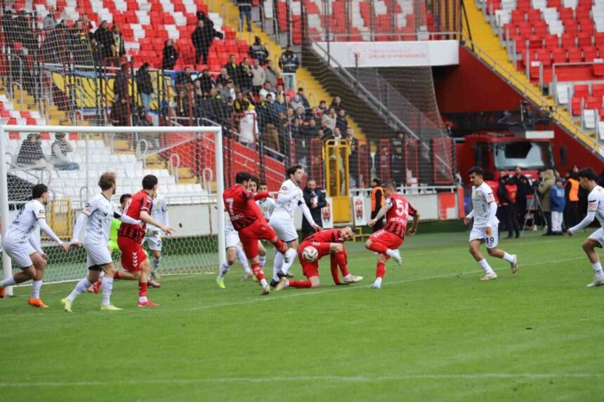 Nesine 2. Lig Beyaz Grup’ta 24Erzincanspor, Ankaragücü’ne 2-0 mağlup oldu. Nesine 2. Lig Beyaz Grup’ta 24Erzincanspor, Ankaragücü’ne 2-0 mağlup oldu.