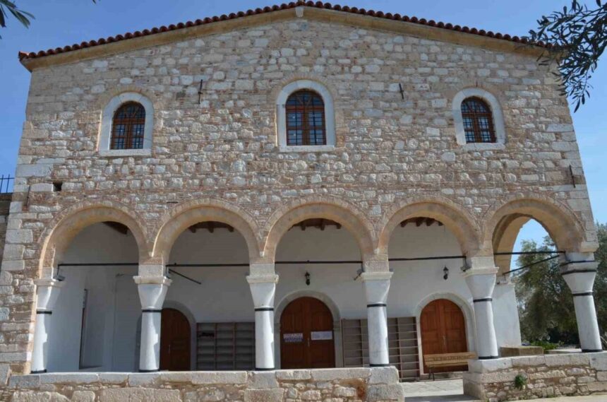 Didim Hisar Mahallesi’ndeki camii için Aydın Valiliği yeni restorasyon sürecini başlattı. Didim Hisar Mahallesi’ndeki camii için Aydın Valiliği yeni restorasyon sürecini başlattı.