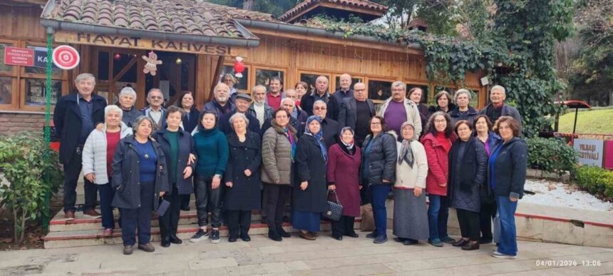 Denizli’de 1979-1980 dönem Çal Ticaret Lisesi mezunları, 45 yıl sonra öğretmenleriyle buluştu.