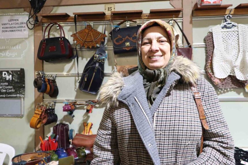 Eskişehirli Dilek Mutlu, deri sanatını tutkuya dönüştürerek el yapımı ürünler üretiyor.