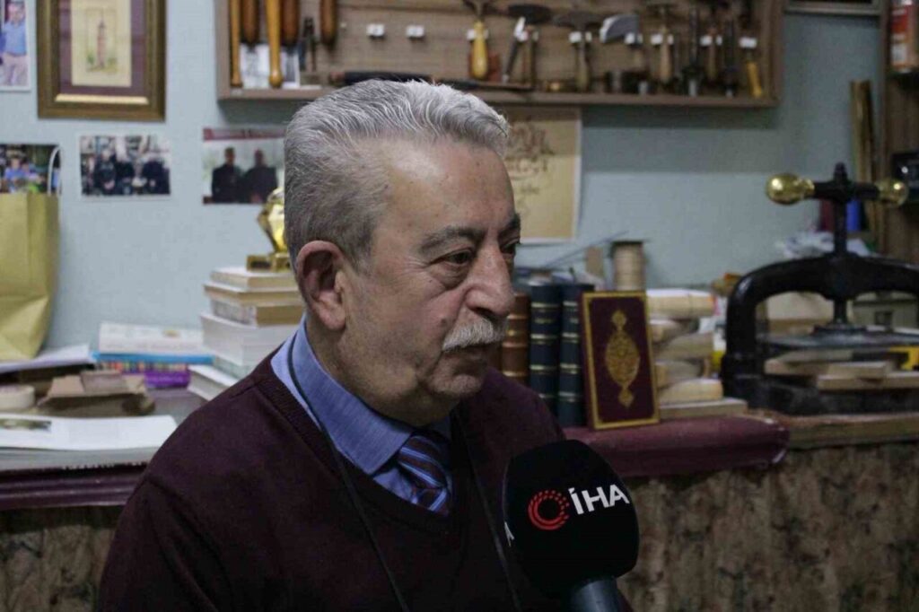 Kültür ve Turizm Bakanlığı, mücellit Mehmet Karslı’ya “Yaşayan İnsan Hazineleri” ödülü verdi.