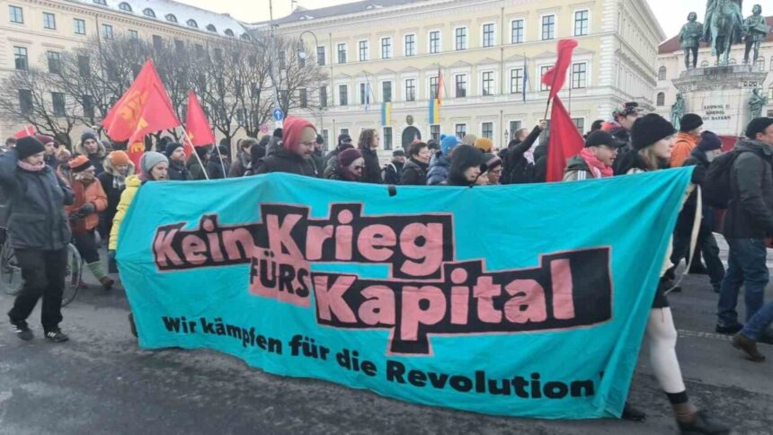 Münih’te, ABD’nin Venezuela’ya müdahalesi protesto edildi.