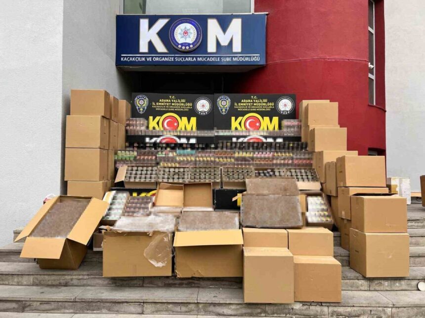 Adana’da depoya düzenlenen operasyonda 400 bin kaçak makaron ile 300 bin doldurulmuş sigara bulundu. Adana’da depoya düzenlenen operasyonda 400 bin kaçak makaron ile 300 bin doldurulmuş sigara bulundu.