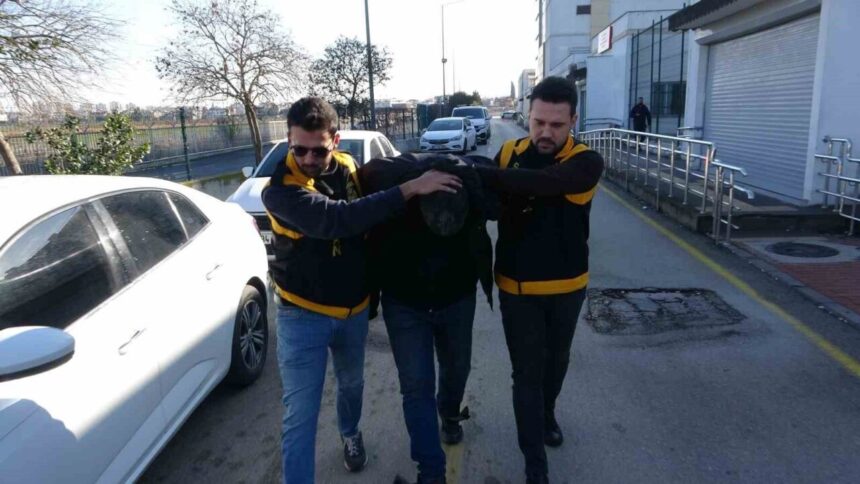 Adana’da yol verme yüzünden yaşanan tartışmada, kaskıyla aracın camını kıran sürücü serbest bırakıldı. Adana’da yol verme yüzünden yaşanan tartışmada, kaskıyla aracın camını kıran sürücü serbest bırakıldı.