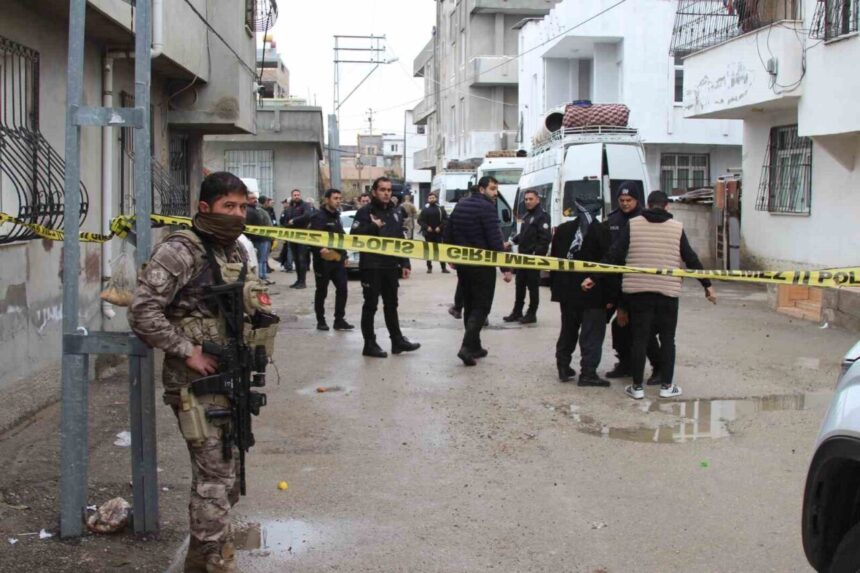 Adana’da çatışma: Kavga sonucunda 5 yaralı, 1 ölü bulundu. Adana’da çatışma: Kavga sonucunda 5 yaralı, 1 ölü bulundu.