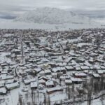 Tufanbeyli, iki gün süren kar yağışıyla beyaza bürünerek etkileyici manzaralar sundu.