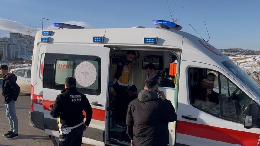 Besni’de motosikletin devrilmesi sonucu sürücü yaralandı. Besni’de motosikletin devrilmesi sonucu sürücü yaralandı.