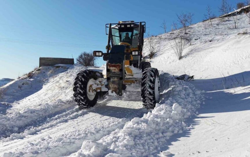 Adıyaman’da Yoğun Karla Mücadele Çalışmaları 7/24 Devam Ediyor