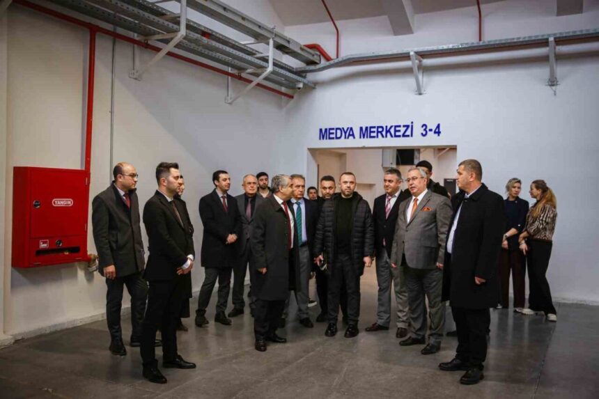 Prof. Dr. Bülent Kent, Aydın Tekstil Park Fuar Alanı’nı ziyaret ederek kariyer etkinlikleri için değerlendirmelerde bulundu.