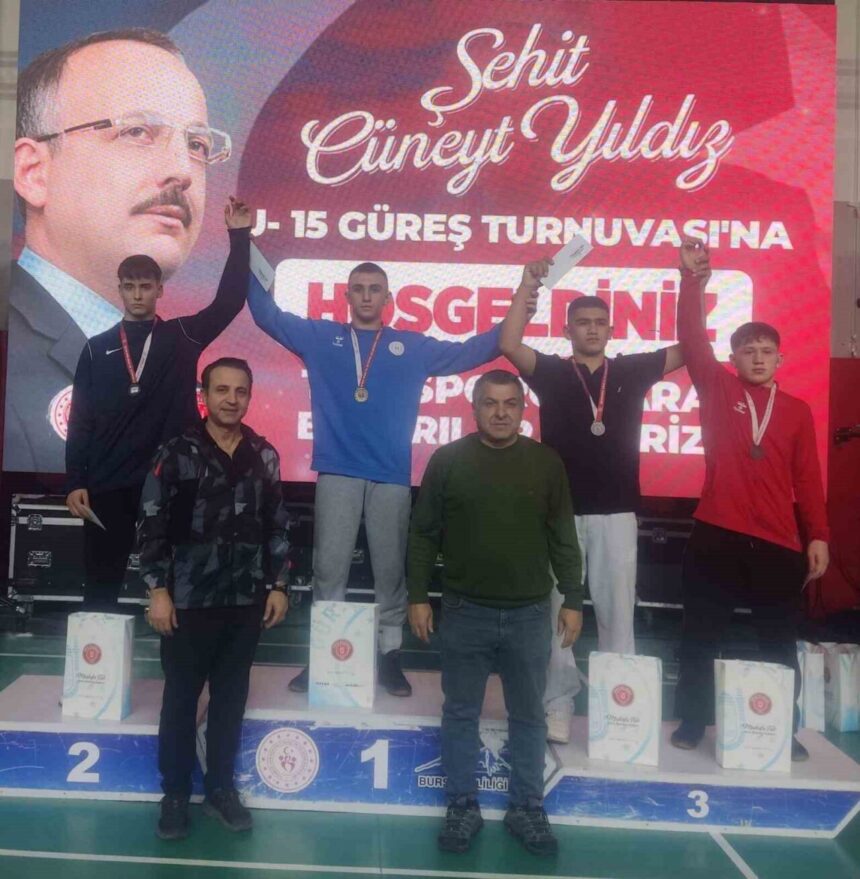 Bursa’da Cüneyt Yıldız U-15 Güreş Turnuvası yoğun ilgiyle gerçekleştirildi; Afyonkarahisarlı sporcu başarı elde etti.