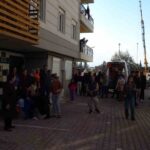 Antalya’da 20 yaşındaki genç, ağabeyini ve yengesini vurdu; ağabey yaşamını yitirdi, şüpheli teslim oldu.