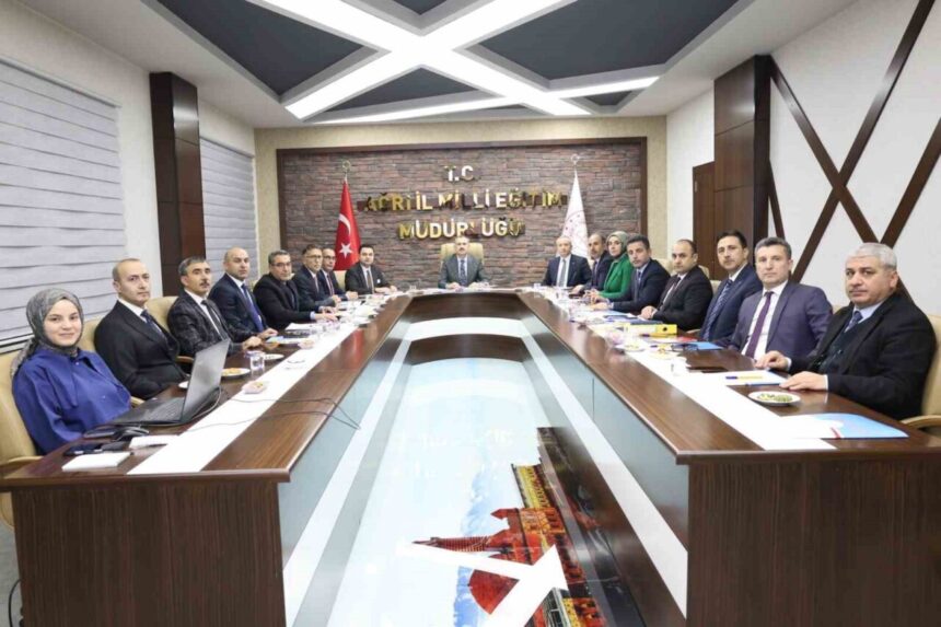 Ağrı Valisi Bozkurt, Eleşkirt’teki projeleri yerinde inceledi ve vatandaşlarla bir araya geldi. Ağrı Valisi Bozkurt, Eleşkirt’teki projeleri yerinde inceledi ve vatandaşlarla bir araya geldi.