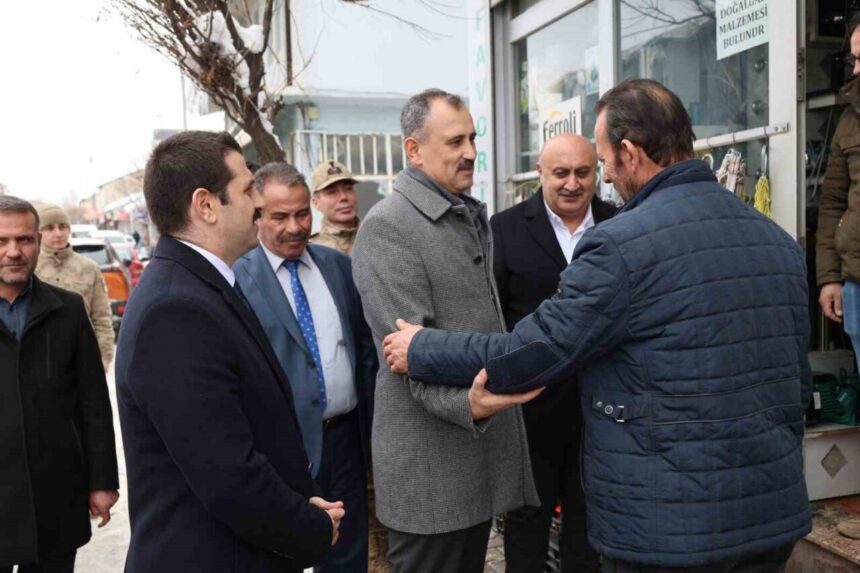 Ağrı Valisi Bozkurt, Tutak ve Hamur ilçelerinde çeşitli ziyaretlerde bulundu. Ağrı Valisi Bozkurt, Tutak ve Hamur ilçelerinde çeşitli ziyaretlerde bulundu.
