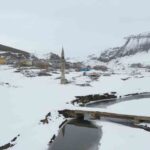 Başçavuş köyündeki tarihi minare, baraj sularının çekilmesiyle kış aylarında dikkat çekiyor.