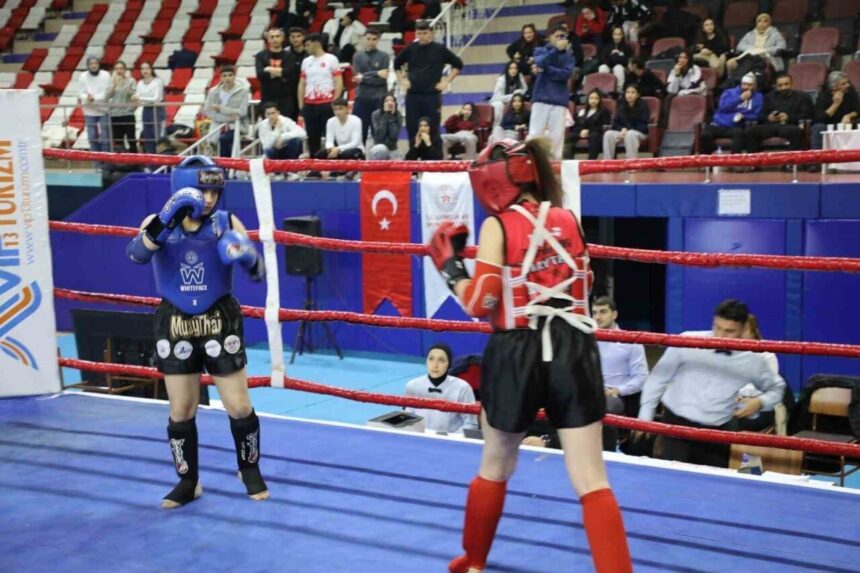 Ağrı’da Muay Thai Doğu Anadolu Bölge Şampiyonası Finali ve Ödül Töreni Yapıldı Ağrı’da Muay Thai Doğu Anadolu Bölge Şampiyonası Finali ve Ödül Töreni Yapıldı