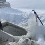 Ağrı’da Dondurucu Soğuklar, Ağaçları Kırağıyla Kapladı; Buz Sarkıtları Ev Çatılarında Belirginleşti