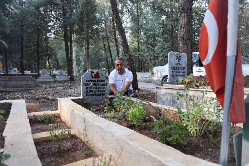 Kırıkhan’da depremde ailesini kaybeden baba, 52 saat sonra kurtardığı oğluyla hayata tutunuyor.