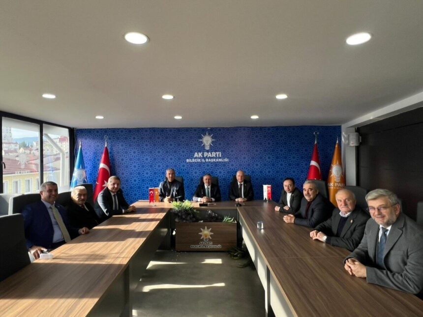AK Parti Bilecik teşkilatı, İl Genel Meclisi üyeleriyle buluştu.