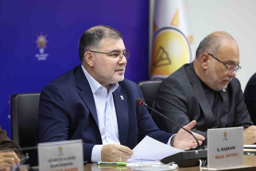 AK Parti İzmir İl Başkanı Bilal Saygılı, üye sayısının 664 bin 568 artarak 11 milyon 543 bin 301’e ulaştığını duyurdu.