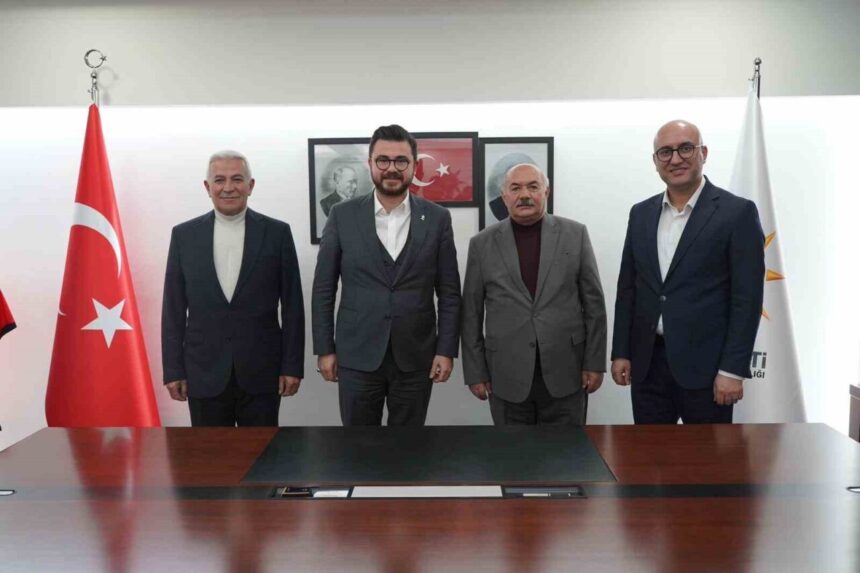 AK Parti Kayseri İl Başkanlığı, Bünyan, Pınarbaşı ve Yeşilhisar ilçe başkanlarını görevden aldı. AK Parti Kayseri İl Başkanlığı, Bünyan, Pınarbaşı ve Yeşilhisar ilçe başkanlarını görevden aldı.