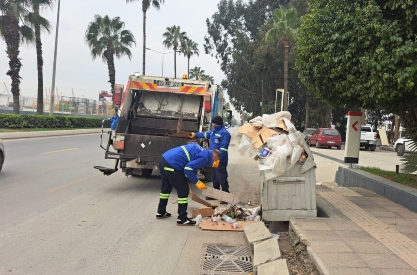 Akdeniz Belediyesi, 24 Saat Temizlik Hizmetleriyle Sağlıklı Kent Oluşturuyor Akdeniz Belediyesi, 24 Saat Temizlik Hizmetleriyle Sağlıklı Kent Oluşturuyor