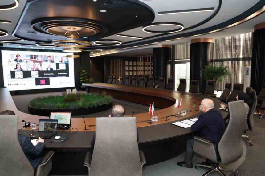 Gebze Belediyesi, UCLG-MEWA Akıllı Şehirler Komitesi Başkanlık Toplantısı’na ev sahipliği yaptı. Gebze Belediyesi, UCLG-MEWA Akıllı Şehirler Komitesi Başkanlık Toplantısı’na ev sahipliği yaptı.