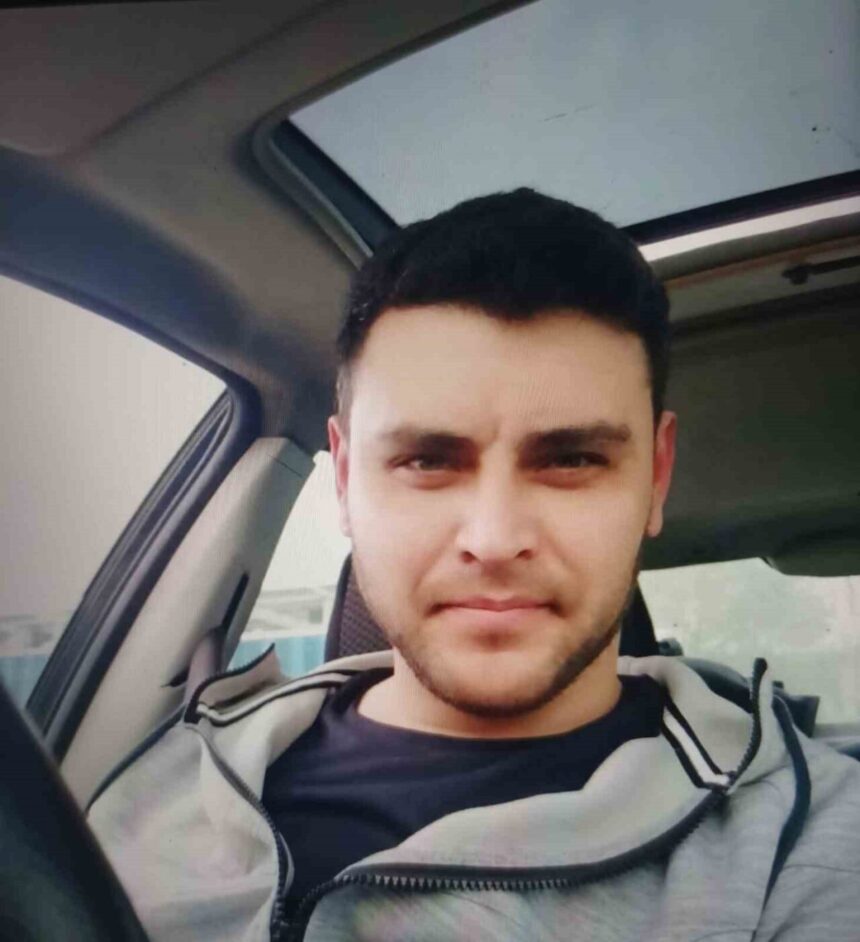 Bursa Yenişehir’de 31 yaşındaki Alper Özkaya’dan 4 gündür haber yok. Bursa Yenişehir’de 31 yaşındaki Alper Özkaya’dan 4 gündür haber yok.