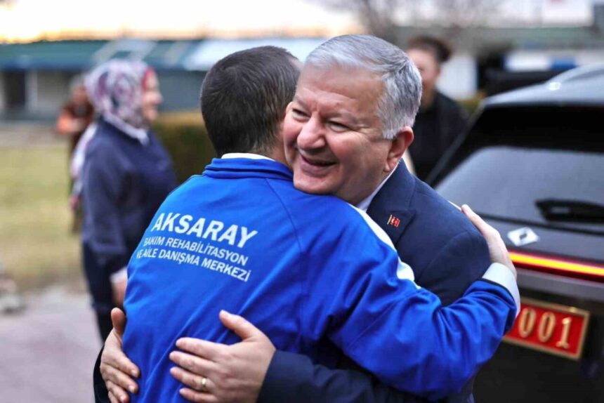 Aksaray Valisi Murat Duru, Aile Danışma Merkezi’ni ziyaret ederek özel bireylerin yanındayız mesajı verdi. Aksaray Valisi Murat Duru, Aile Danışma Merkezi’ni ziyaret ederek özel bireylerin yanındayız mesajı verdi.