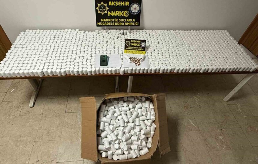 Akşehir’de 10 milyon liralık 108 bin sentetik ecza ele geçirildi, bir kişi tutuklandı. Akşehir’de 10 milyon liralık 108 bin sentetik ecza ele geçirildi, bir kişi tutuklandı.
