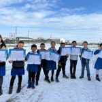 Akyaka’da köy okulundaki öğrenciler karnelerini alarak tatil günlerine başladı.