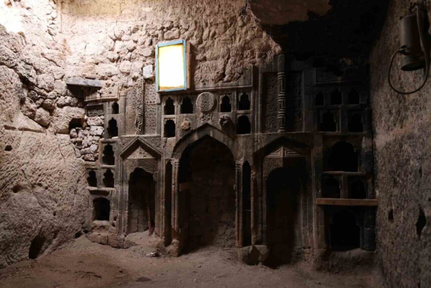 Kapadokya Alan Başkanı Cem Aslanbay, tarihi ibadethaneyi ziyaret etti. Kapadokya Alan Başkanı Cem Aslanbay, tarihi ibadethaneyi ziyaret etti.