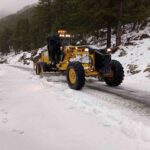 Alanya’nın yüksek kesimlerinde karla mücadele çalışmaları hız kesmeden devam ediyor.