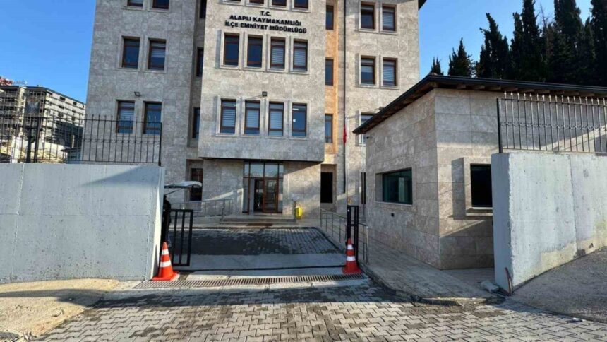 Alaplı’da 2025’teki sıkı trafik denetimlerinde toplam 7 milyon lira ceza kesildi. Alaplı’da 2025’teki sıkı trafik denetimlerinde toplam 7 milyon lira ceza kesildi.