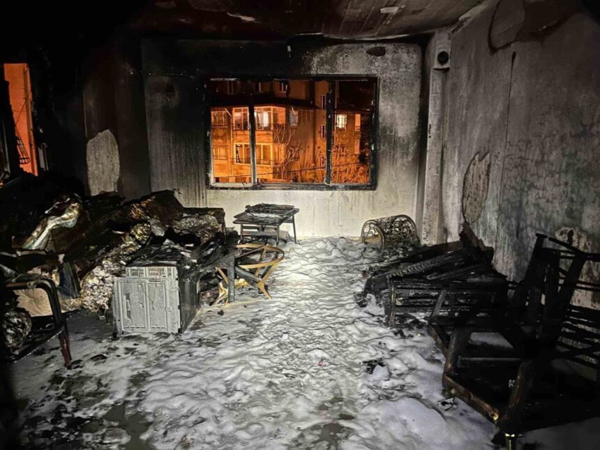 Defne ilçesinde yangın, boş daireyi tamamen sararak kullanılamaz hale getirdi. Defne ilçesinde yangın, boş daireyi tamamen sararak kullanılamaz hale getirdi.