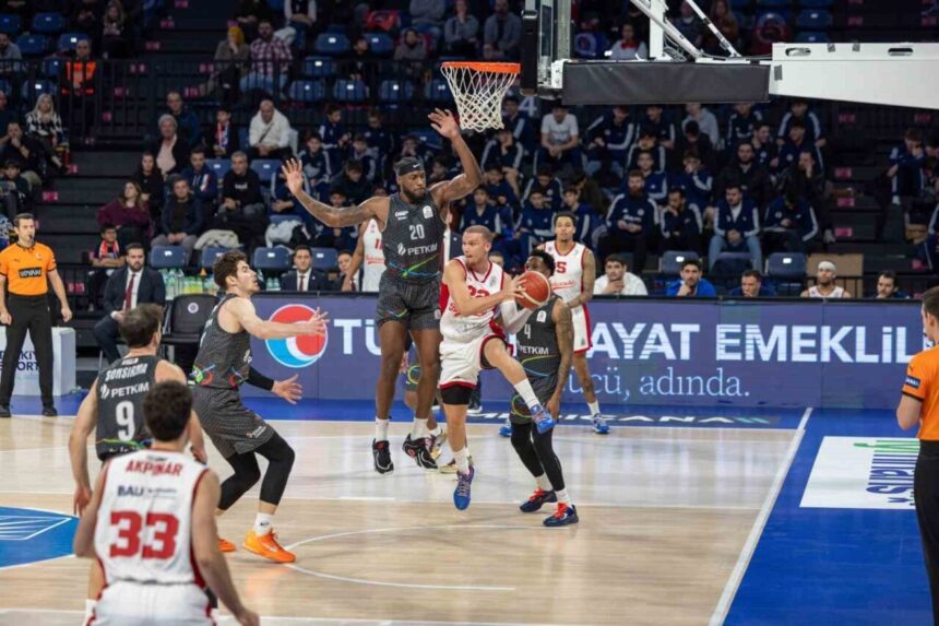 Aliağa Petkimspor, Basketbol Süper Ligi 14. haftasında Bahçeşehir Koleji’ne 100-60 mağlup oldu.
