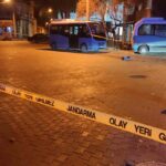 Manisa’nın Akhisar ilçesinde alkol etkisiyle çıkan tartışma silahlı kavgaya dönüştü: 1 ölü, 2 yaralı.