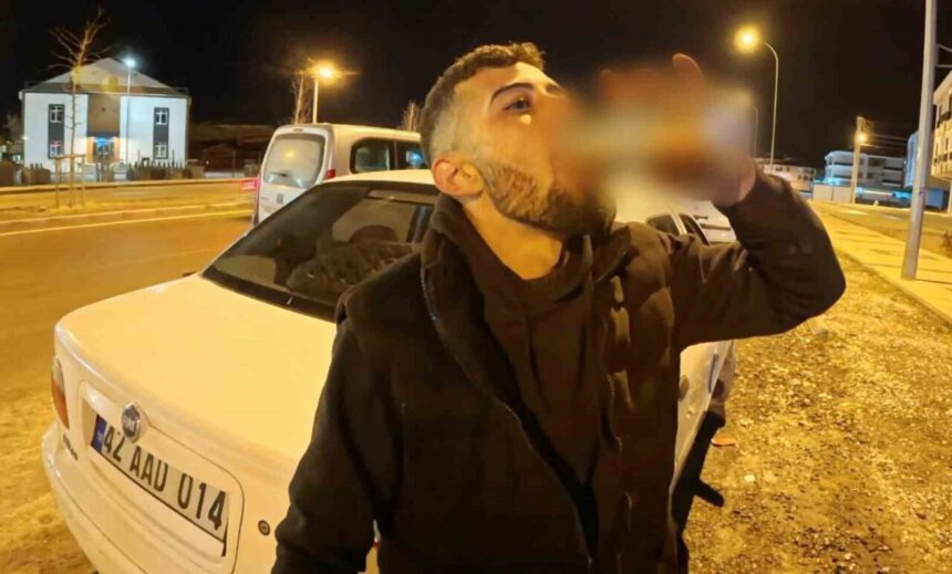 Aksaray’da alkollü araç kullanırken yakalanan sürücü ceza makbuzunu alıp alkol içmeye devam etti. Aksaray’da alkollü araç kullanırken yakalanan sürücü ceza makbuzunu alıp alkol içmeye devam etti.