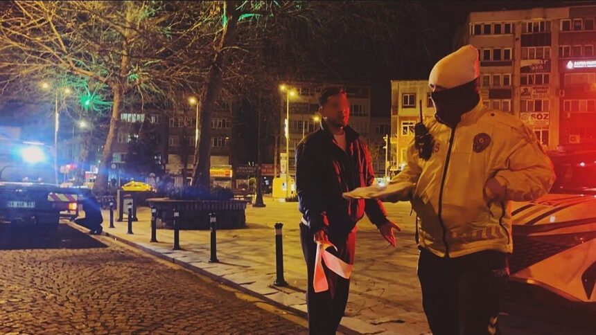 Çorlu’da alkollü sürücü, ceza yememek için trafik polislerine yoğun şekilde yalvardı Çorlu’da alkollü sürücü, ceza yememek için trafik polislerine yoğun şekilde yalvardı