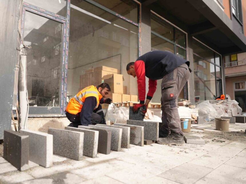 Düzce Belediyesi, 2026 öncesi içme suyu hattı değişimi için acil ihtiyaçlara yönelik çalışmalar yaptı.