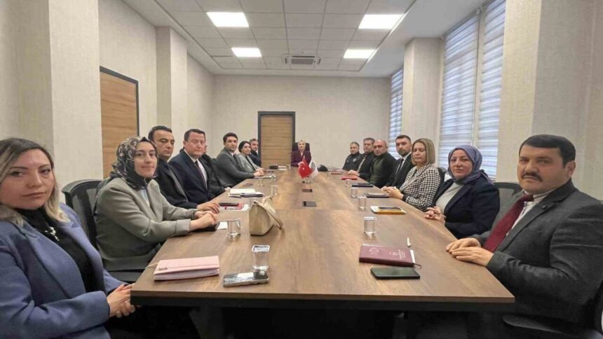 Altıntaş’ta İlçe İdare Şube Başkanları Toplantısı Kaymakam Yıldırım’ın başkanlığında yapıldı.