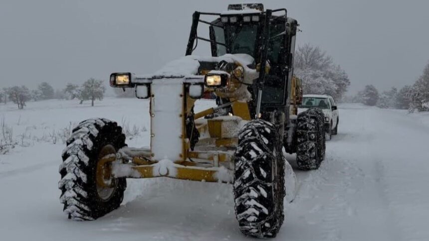 Amasya’da Yeni Yıl’da Yağış Sonrası Kapanan 180 Köy Yolu İki Günde Açıldı