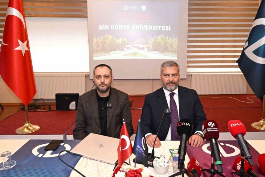 Anadolu Üniversitesi Rektörü Prof. Dr. Yusuf Adıgüzel, ’10 Ocak Çalışan Gazeteciler Günü’ dolayısıyla basın çalışanlarıyla buluştu. Anadolu Üniversitesi Rektörü Prof. Dr. Yusuf Adıgüzel, ’10 Ocak Çalışan Gazeteciler Günü’ dolayısıyla basın çalışanlarıyla buluştu.