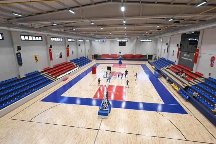 Anadolu Üniversitesi, spor faaliyetleriyle öğrencilerin ve personelin gelişimini desteklemeye devam ediyor. Anadolu Üniversitesi, spor faaliyetleriyle öğrencilerin ve personelin gelişimini desteklemeye devam ediyor.