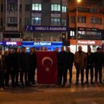 Anahtar Parti Denizli İl Başkanlığı, Nusaybin’deki olaylara tepki olarak il binasına dev Türk bayrağı astı.